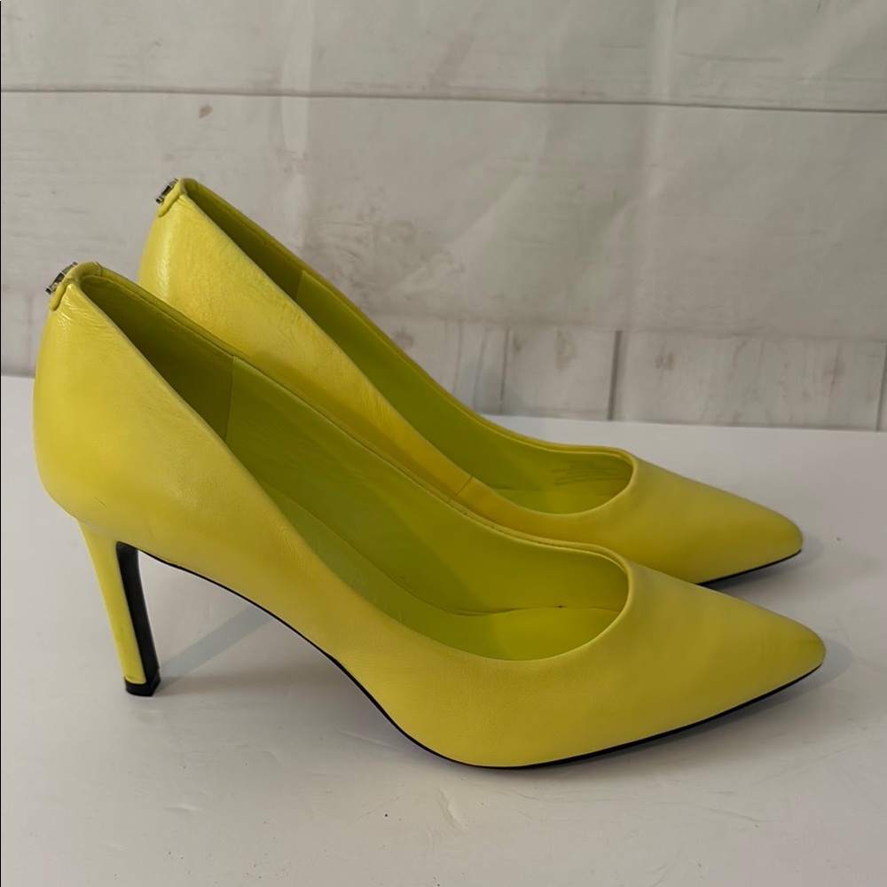 Karl Lagerfeld Size 7M/A22 glora Elegant Yellow Women's Heels Office Siren